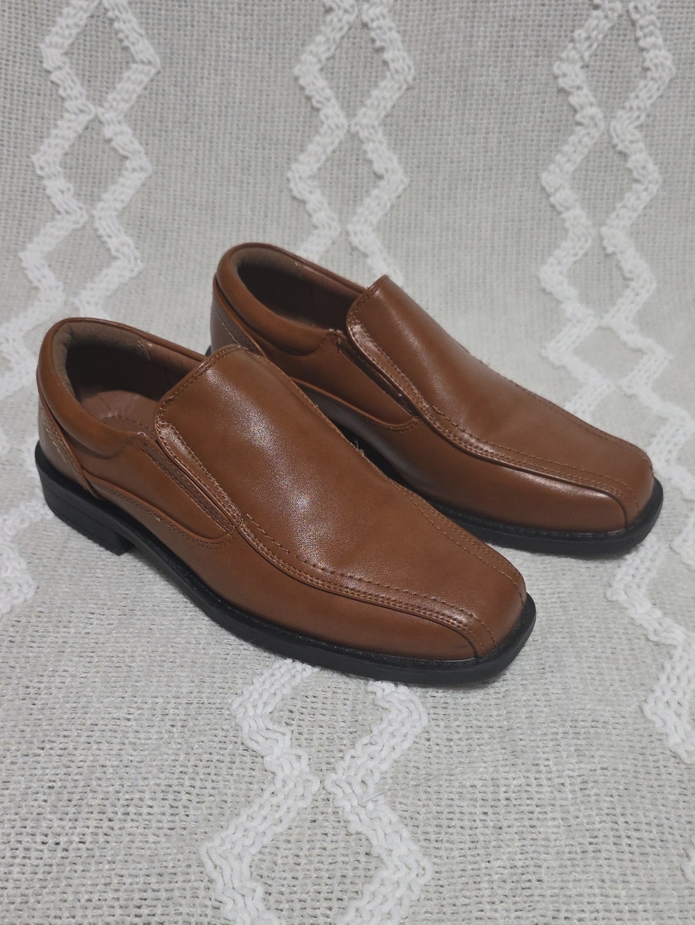 Bruno Marc Boys Size 5 Brown Square Toe Slip On Loafers Dress Shoes Like New